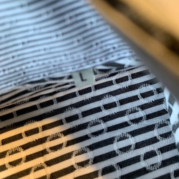 Bugatchi Shaped fit Size L dress shirt, charcoal gray stripe pattern - Picture 4 of 6